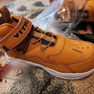 Vitike Boys Boots size 2